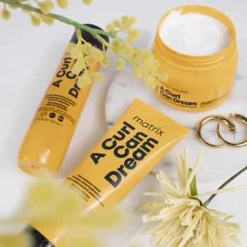 Gele Lente - Matrix a Curl Can Dream
